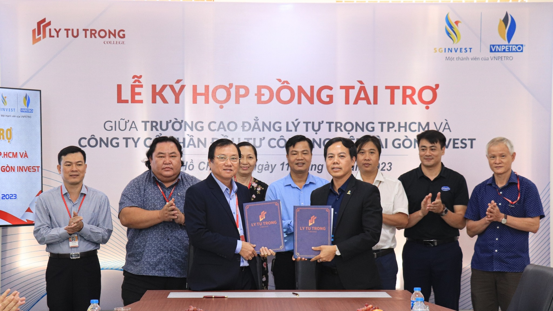 SG Invest Company - a member company of VNPETRO sponsored more than 600,000,000 VND for students of Ly Tu Trong College in Ho Chi Minh City